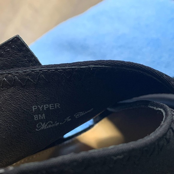 Donald Pliner Pyper Pump Heels Womens Size 8M‎ Black Fabric Chunky Croc Heels - Picture 11 of 11